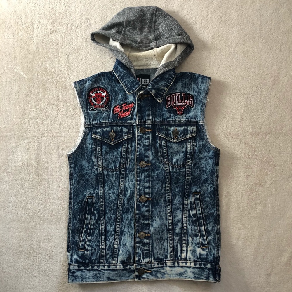 Chicago Bulls NBA Men’s Denim Hooded Vest, Size S